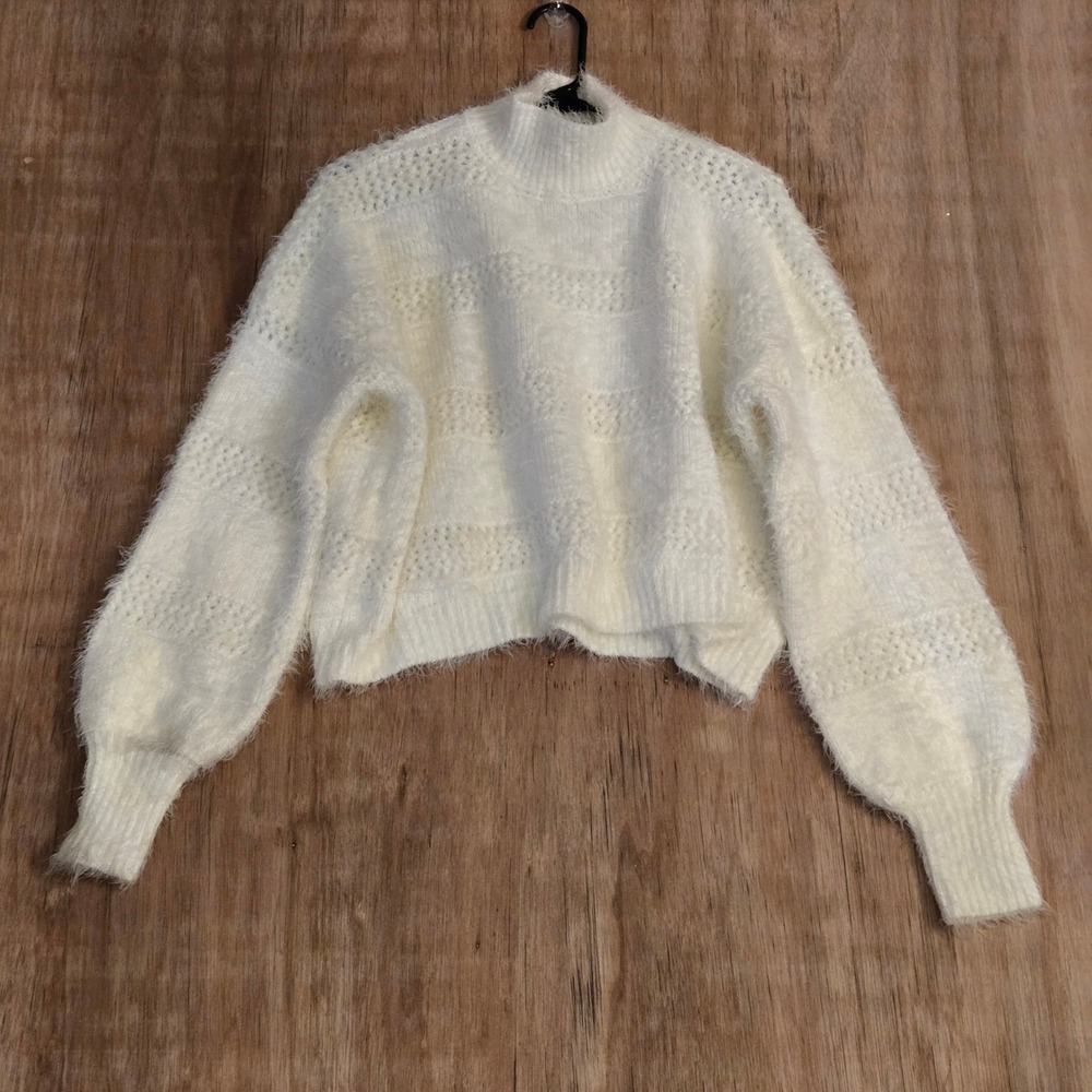 Forever 21 Cream Fuzzy Eyelash Knit Mock Neck‎ Cropped Sweater White Medium